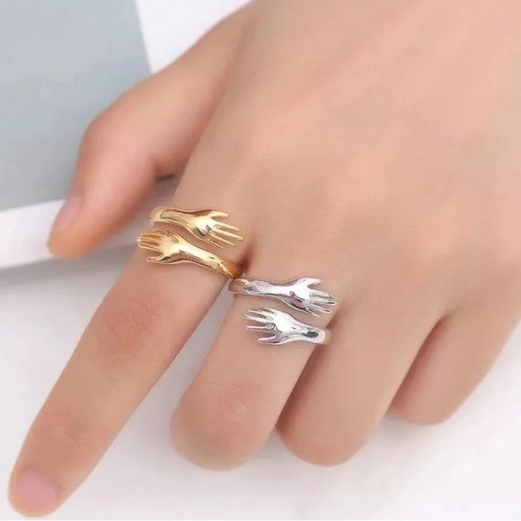 18K Gold Women’s Hugging Hands Open Adjustable Ring - Picture 3 of 8
